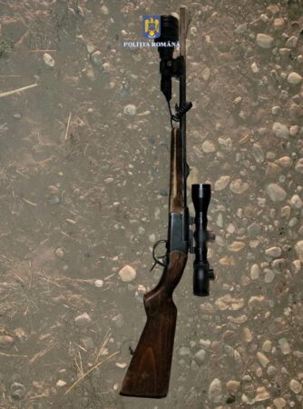 Braconieri prinși de polițiști, cu vânatul în portbagaj
