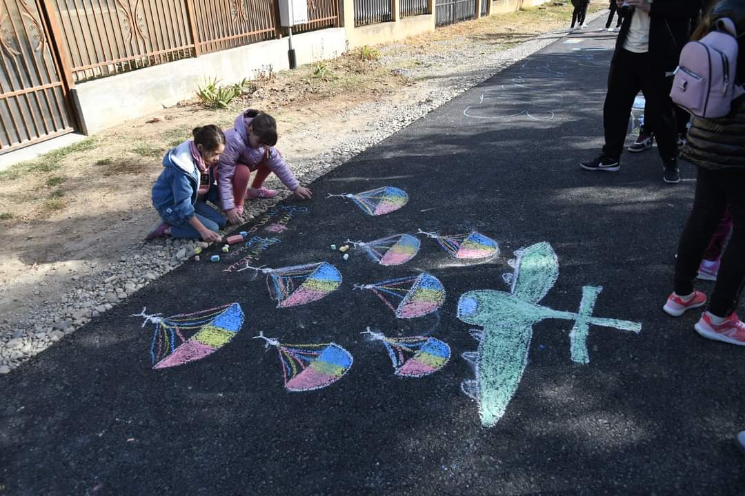 La Răcari, de Ziua Armatei României a avut  loc Marșul tricolor pe traseul Parlamentul Ghimpățean -  Trioița Parașutiștilor  din Pădurea Parașutiștilor