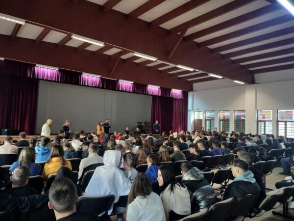 Poiectul local de prevenire a consumului de droguri „Învață să fii liber!”