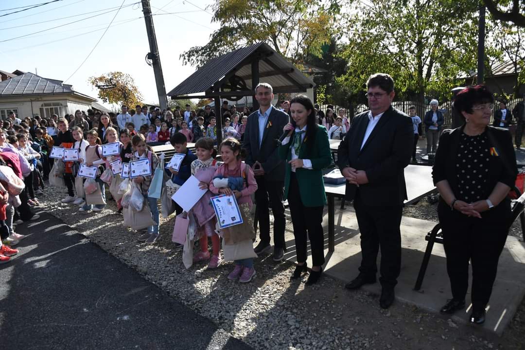 La Răcari, de Ziua Armatei României a avut  loc Marșul tricolor pe traseul Parlamentul Ghimpățean -  Trioița Parașutiștilor  din Pădurea Parașutiștilor