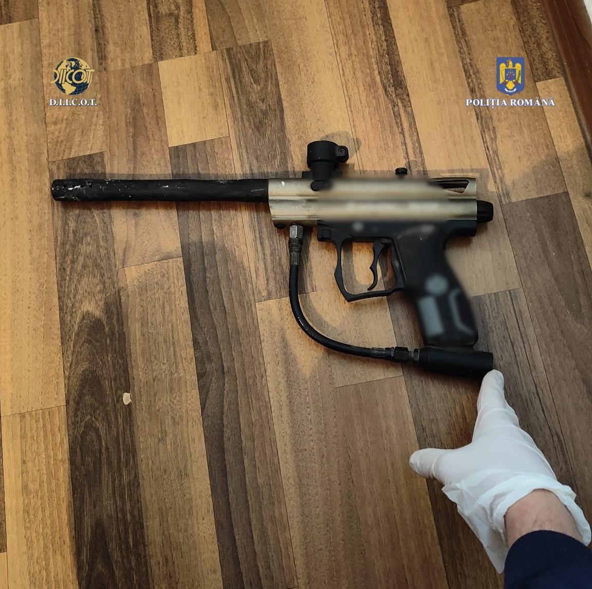 Cămătarii și proxeneții din județele Dâmbovița, Giurgiu și Argeș, au fost luați pe sus de mascați , la  data de 29 septembrie a.c., polițiștii Direcției de Combatere