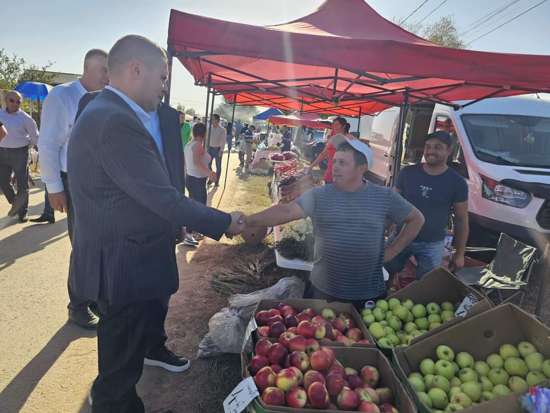 Echipa PSD Dâmbovița condusă de președintele Corneliu Stefan, a participat la serbările organizate de zilele comunelor Valea Lungă 