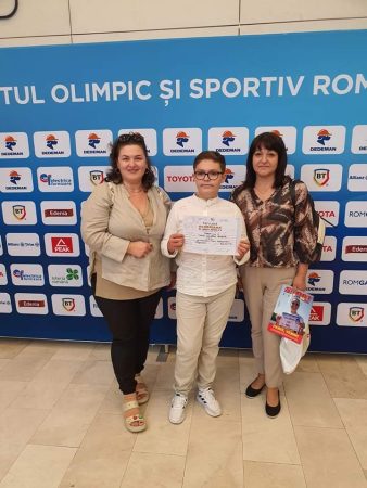 Elevul Toma Andres din clasa a VII-a S a Școlii „Tudor Vladimirescu ” Târgoviște,  pe podiumul național al Olimpiadei de Benzi Desenate