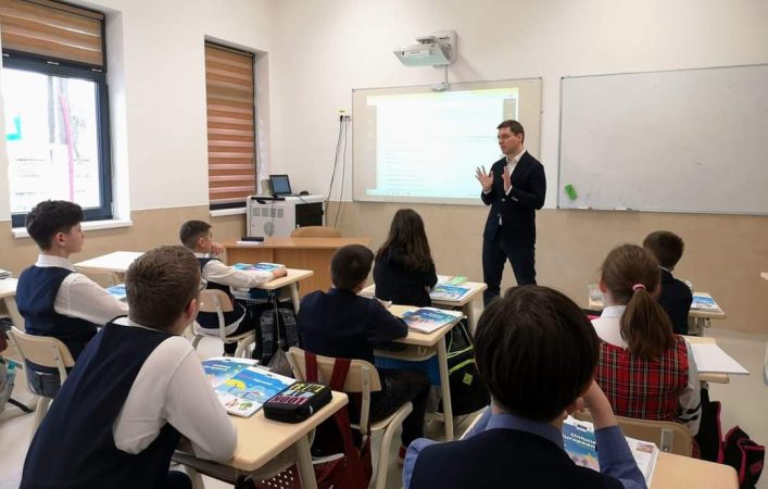 Eurodeputatul Victor Negrescu: Am continuat seria de acțiuni și demersuri ce au ca scop sprijinirea educației și a cadrelor didactice