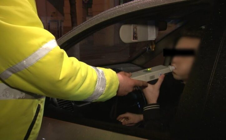 Șofer mort de beat la volan, prins de polițiștii dâmbovițeni pe DN 7 Mătăsaru