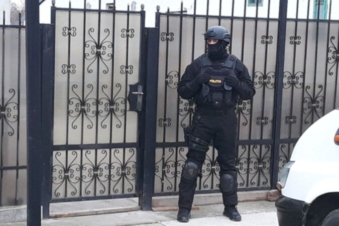 Percheziții la cămătarii din comuna dâmbovițeană Costeștii din Vale