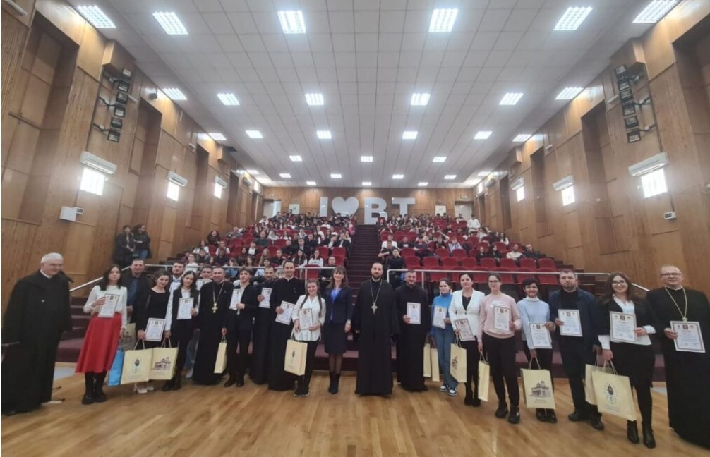 În sala de festivități a Liceului de Arte „Bălașa Doamna” din Târgoviște, cu binecuvântarea Înaltpreasfințitului Părinte Arhiepiscop și Mitropolit Nifon