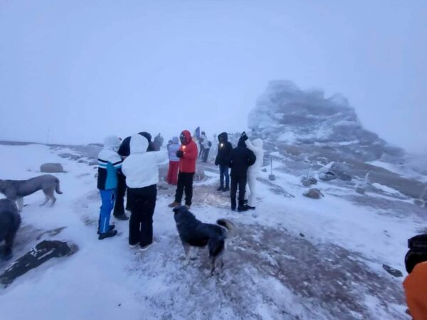 Viscolul, gerul și ninsoarea au dat peste cap pelerinajul de ziua Sfinxului