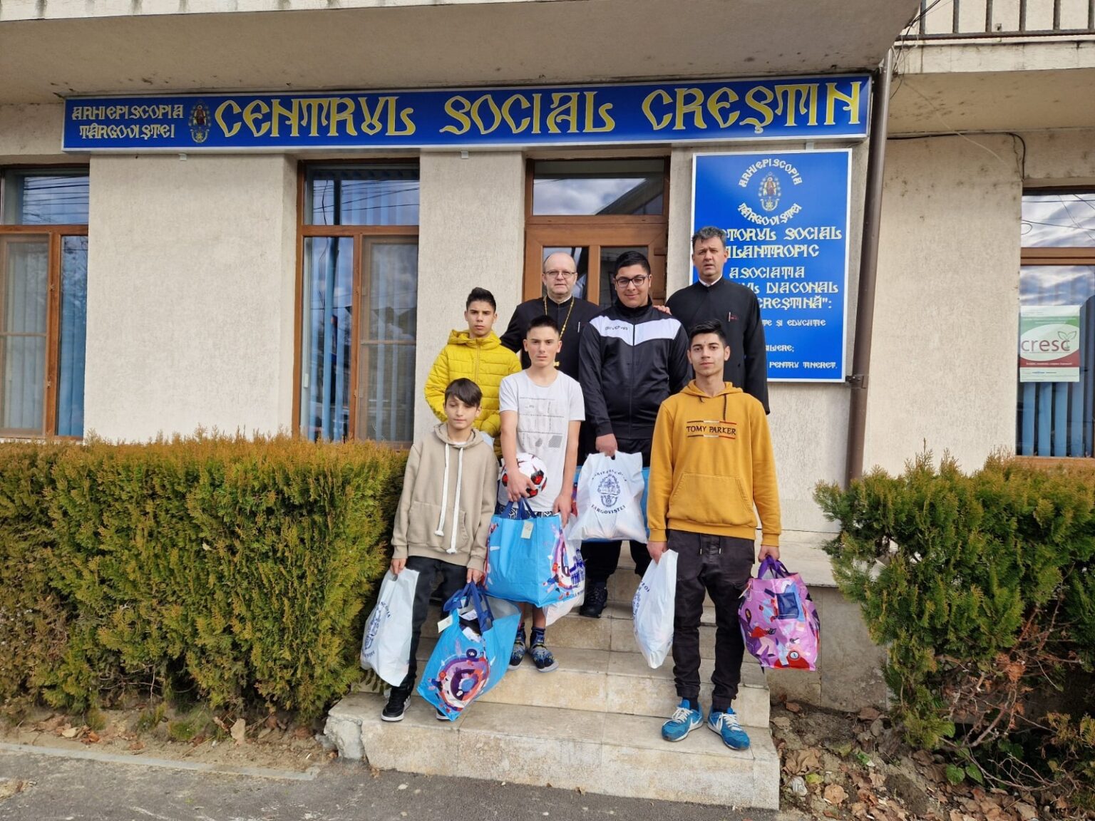 În apropierea marii sărbători  a Nașterii Domnului, cu binecuvântarea Înaltpreasfințitului Părinte Arhiepiscop și Mitropolit Nifon, Centrul Eparhial