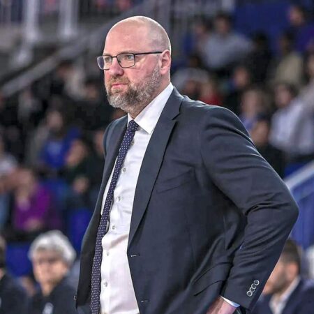 Consiliul Director al Federației Române de Baschet a votat ieri,  instalarea lui Mihai Silvășan în funcția de antrenor principal al echipei naționale de baschet masculin.