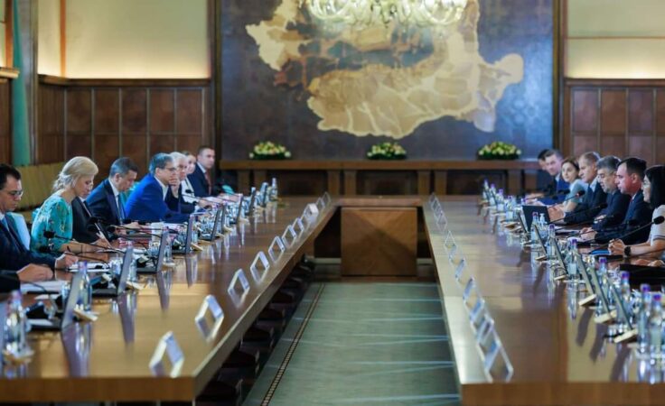 Ajutoare de urgență de aproape 920.000 de lei pentru familii aflate în situaţii dificile, inclusiv în județul Dâmbovița Guvernul a aprobat acordarea de ajutoare de urgență în valoare de 919.500 lei, pentru sprijinirea a 208 familii și persoane singure care sunt în situații