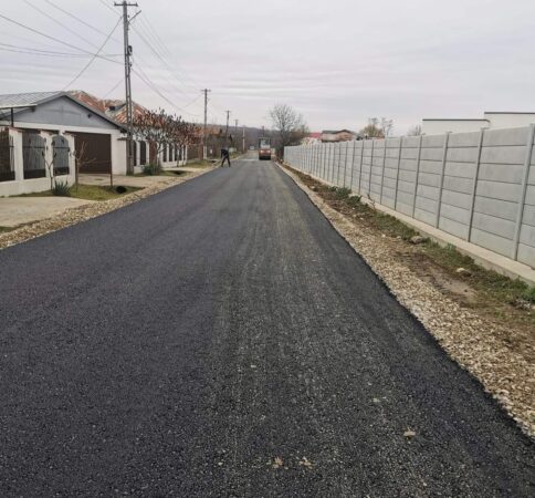 S-a lucrat de zor la asfaltarea străzilor în satul Ghirdoveni, comuna I.L.Caragiale  S-a lucrat de zor la asfaltarea străzilor  în satul Ghirdoveni, comuna I.L.Caragiale și  asta pentru că a permis vremea bună.