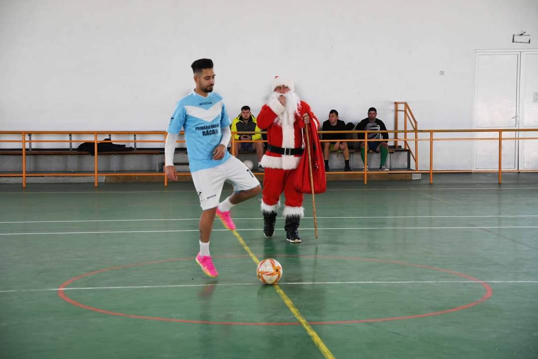 CUPA "NICULAE DUMITRU", EDIȚIA "MOȘ CRĂCIUN" 2023, A AVUT LOC LA RĂCARI,astăzi, încă de la primele ore ale dimineții, sala de sport