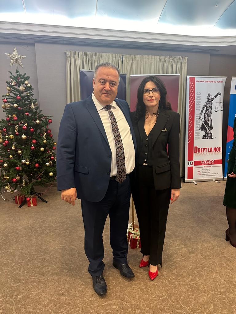 GALA " PREMIILOR ȘTIINȚIFICE ALE UNIUNII JURIȘTILOR DIN ROMÂNIA”, a abut loc zilele trecute, conf.univ.dr. Claudia Gilia și conf.univ.dr. av. Denisa Barbu au onorat invitația.