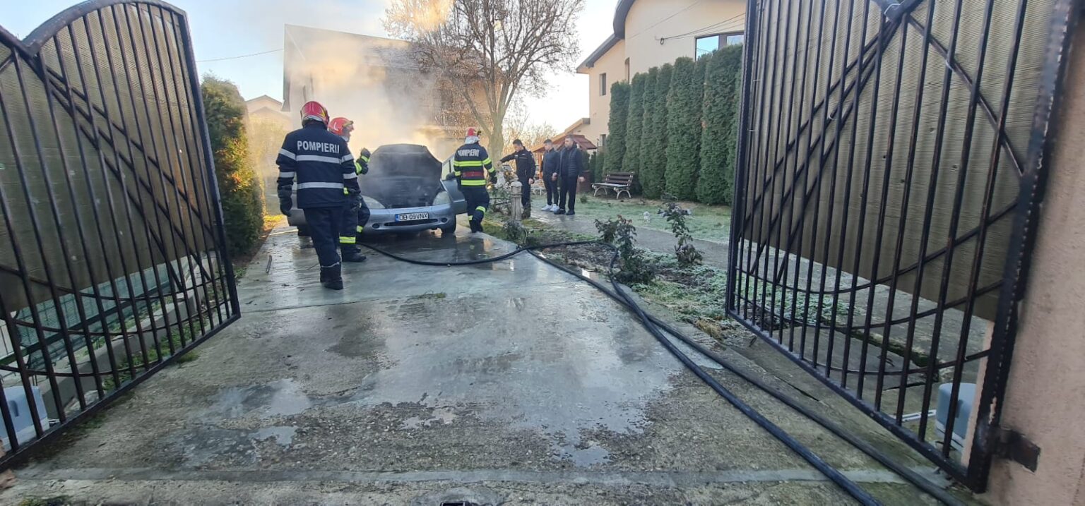 Pompierii au fost solicitați să intervină în cazul unui incendiu produs la un autoturism pe  strada  Independenței din Găești.
