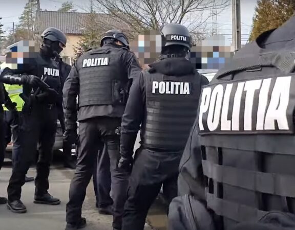 A alimentat la șase stații PECO şi a fugit fără să plătească, la mașină avea plăcuțe de înmatriculare furate de la un alt autoturism