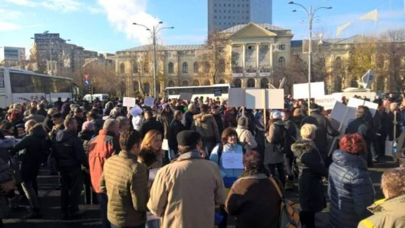 Săptămâna trecută, angajații APIA - Agenția de Plăți și Intervenție pentru Agricultură au protestat în fața Centrelor Județene