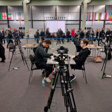 România este reprezentată de 9 șahiști la Campionatul European de Șah Rapid & Blitz, organizat în Zagreb în perioada 13-17 decembrie: Bogdan Deac