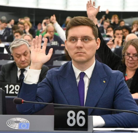 Eurodeputatul Victor Negrescu: Încep negocierile de aderare la Uniunea Europeană pentru Republica Moldova Eurodeputatul Victor Negrescu spune că începerea negocierile de aderare la Uniunea Europeană pentru Republica Moldova și Ucraina reprezintă o veste bună și va aduce multe avantaje și României.