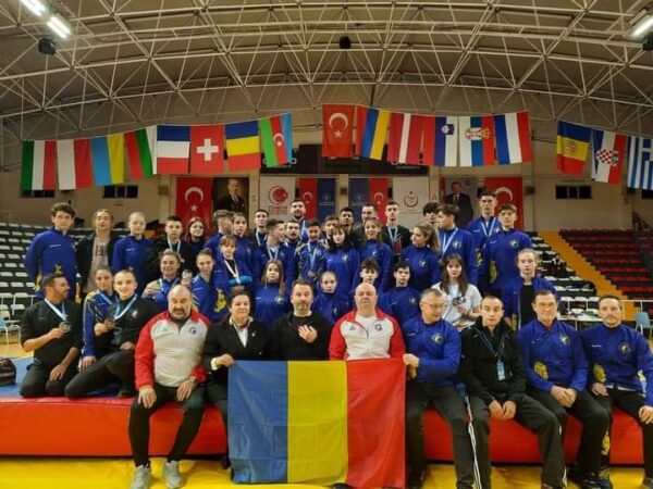 Tricolorii au cucerit 60 de medalii (18 de aur , 23 argint  și 19 de bronz) la această primă ediției a competiției europene, un campionat desfășurat