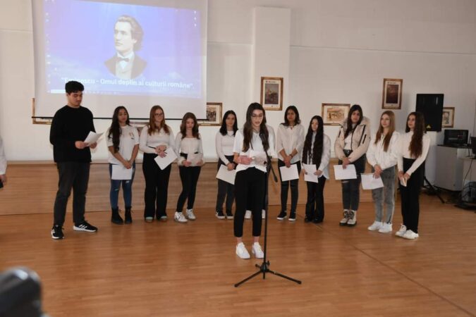 În sala de festivități a Liceului Teoretic „Ion Ghica” din Răcari, momente remarcabile au avut loc cu prilejul Zilei Culturii. 