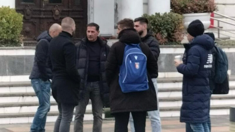 Protest la Chindia Târgoviște, ieri, a fost programată reunirea după vacanța de iarnă.Jucătorii au venit la stadion, dar au refuzat să se antreneze din cauza restanțelor salariale.