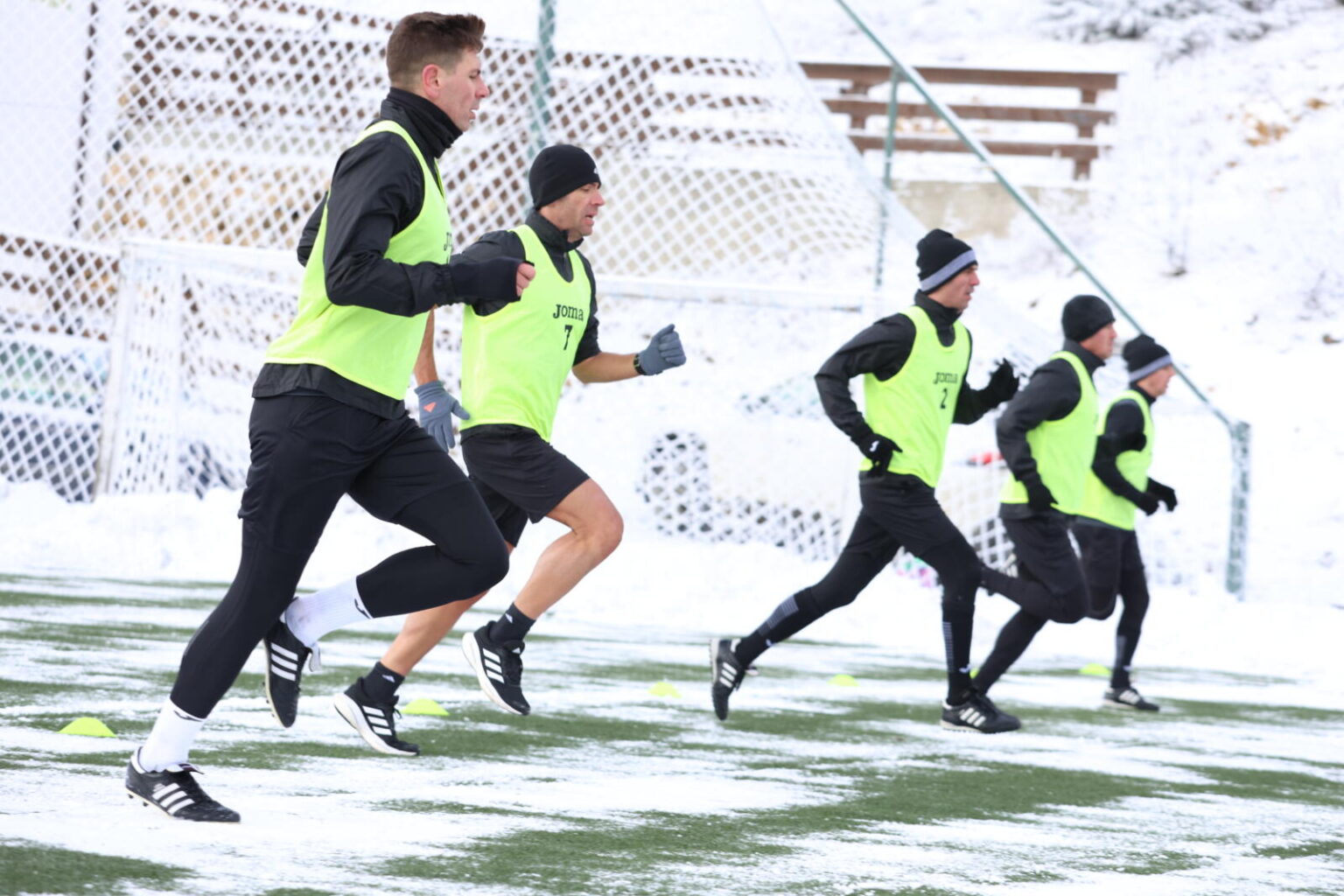 Arbitrii și asistenții certificați VAR, dar și 20 de observatori de arbitri, au participat la o nouă etapă de testare și perfecționare În perioada 8-11 ianuarie, arbitrii şi asistenţii certificaţi VAR, dar şi 20 de observatori de arbitri, au participat la o nouă etapă de testare şi perfecţionare la Cheile Grădiştei.