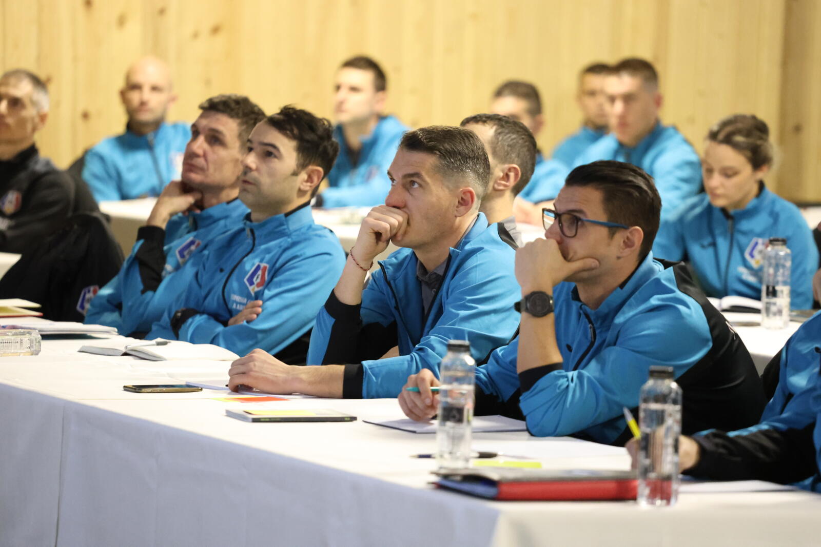 În perioada 8-11 ianuarie, arbitrii şi asistenţii certificaţi VAR, dar şi 20 de observatori de arbitri, au participat la o nouă etapă de testare şi perfecţionare la Cheile Grădiştei.
