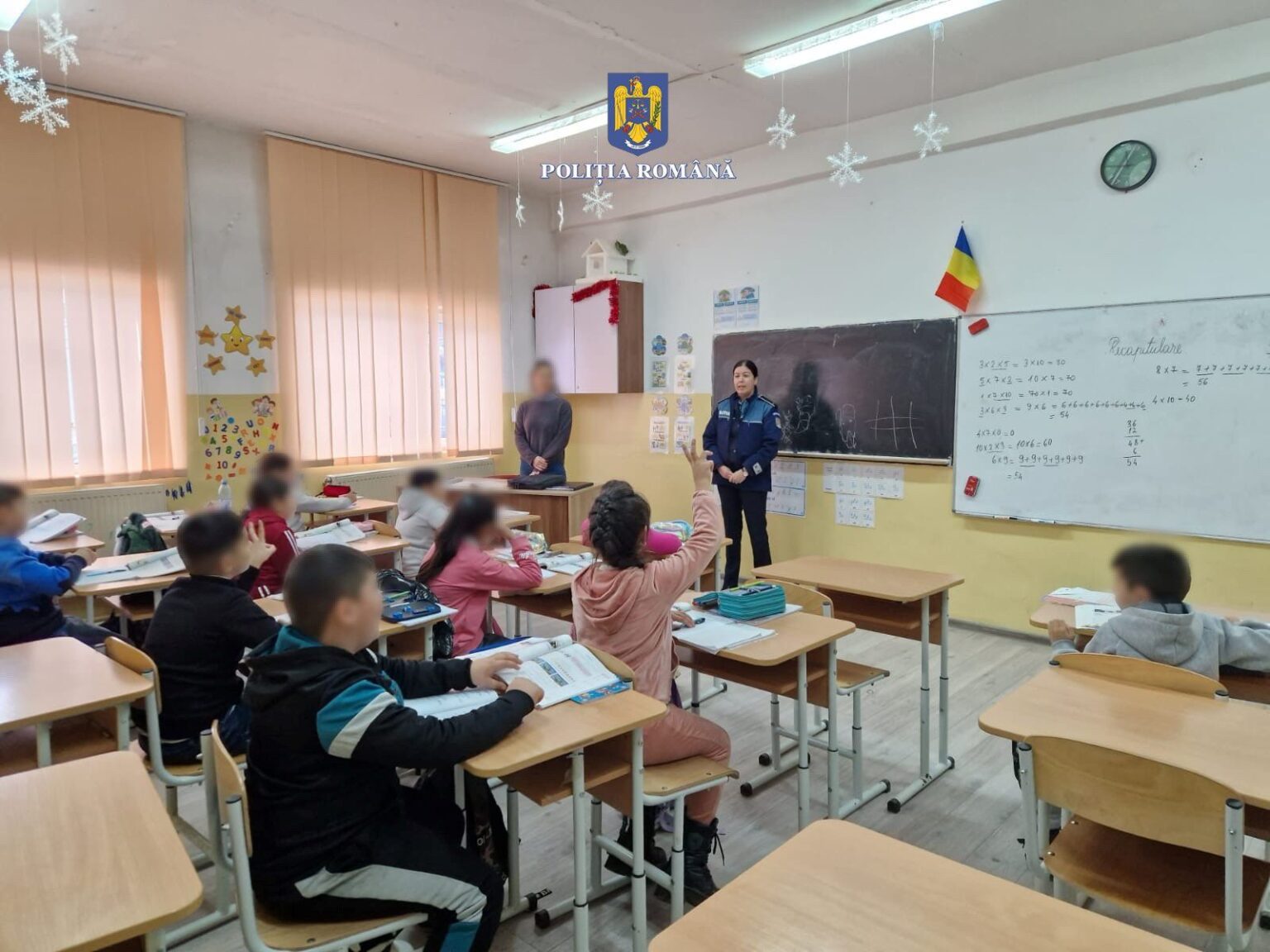 Polițiștii dâmbovițeni din cadrul Biroului Siguranță Școlară au desfășurat activități informativ-preventive în unitățile de învățământ de pe raza județului.