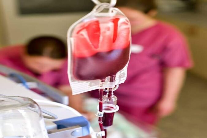 Cetățenii care donează sânge primesc 7 tichete de masă. Dacă până acum valoarea unui tichet era de aproape 10 lei, acum, aceasta a crescut la 40 de lei