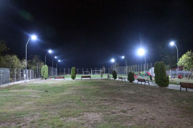 Orașul Răcari beneficiază de iluminat public inteligent, o investiție  de peste 10 milioane de lei, finalizată cu succes de administrația locală, condusă de primarul Marius Caravețeanu. 