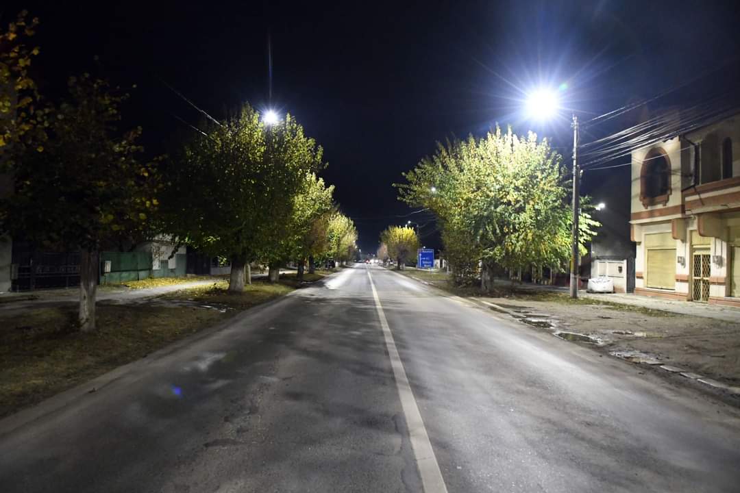 Orașul Răcari beneficiază de iluminat public inteligent, o investiție  de peste 10 milioane de lei, finalizată cu succes de administrația locală, condusă de primarul Marius Caravețeanu. 