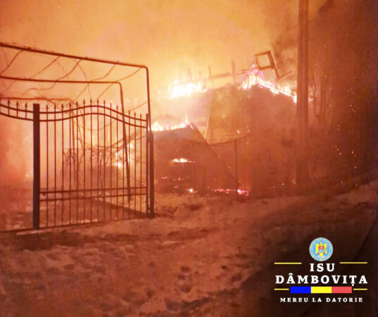 O adevărată desfășurare de forțe de intervenție, cinci autospeciale de pompieri au acționat pentru stingerea unui incendiu. 