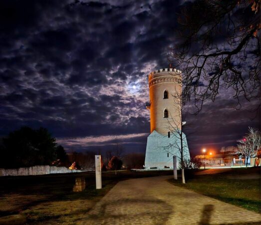 Ziua de 15 ianuarie, aleasă ca Zi a Culturii Naţionale, reprezintă data naşterii poetului Mihai Eminescu (1850-1889).