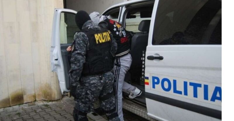 Polițiștii din cadrul Poliției Orașului Titu au fost sesizați prin plângere de către un bărbat de 69 de ani, din comuna Lungulețu