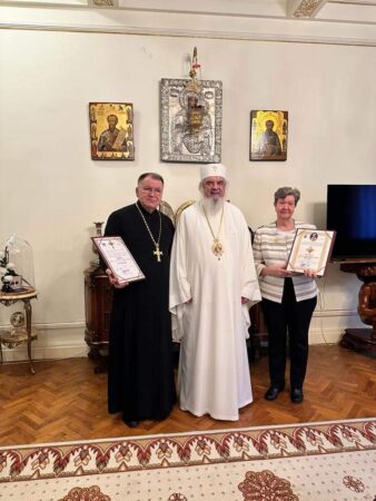 După aproape 40 de ani de activitate preoțească la Geneva, preotul Vergil Vâlcu a revenit definitiv în România, unde domiciliul stabil va fi la București