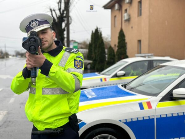 Poliţiştii dâmbovițeni cu atribuţii pe linie rutieră sunt la datorie pentru pentru prevenirea accidentelor de circulaţie.