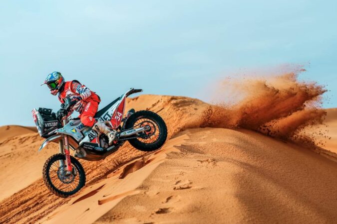 Începutul de an vine cu emoții pentru iubitorii motociclismului: în perioada 5-19 ianuarie 2024, Emanuel „Mani” Gyenes va participa la cea de-a 46 ediție a Raliului Dakar, competiția supremă când vine vorba de anduranță în sportul cu motor. 