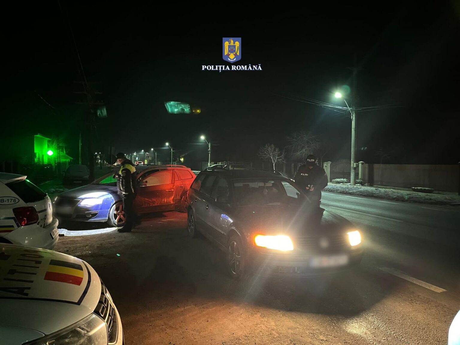 Razie în tot județul Dâmbovița, polițiștii au legitimat 350 de persoane și au oprit pentru control 270 de autovehicule Ieri, 31 ianuarie a.c, la primele ore ale dimineții, polițiștii din cadrul Serviciului de Ordine Publică și efective de la secțiile de poliție rurală