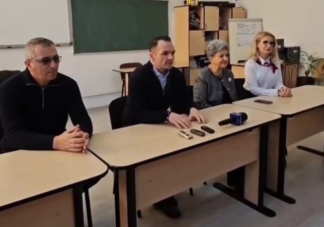 Ieri dimineață, la Colegiul Economic "Ion Ghica" din Târgoviște a avut  loc o conferință  de presă susținută  de administrația târgovișteană și  conducerea