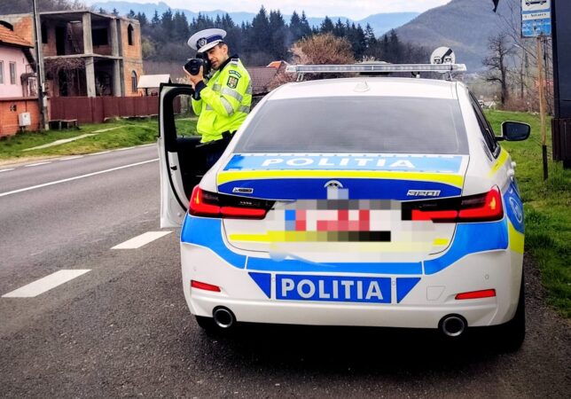 Şoferii vitezomani, prinşi de poliţişti pe drumurile din Dâmbovița și lăsaţi fără permis