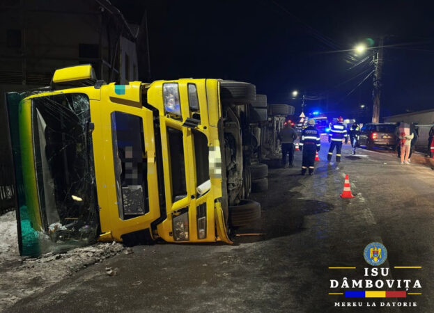 Un tir s-a răsturnat pe DN 71 Târgoviște-Sinaia, în localitatea Moroeni Miercuri seară, pompierii au fost solicitați să intervină în cazul unui eveniment rutier în localitatea Moroieni, unde un autocamion s-a răsturnat în afara părții carosabile.