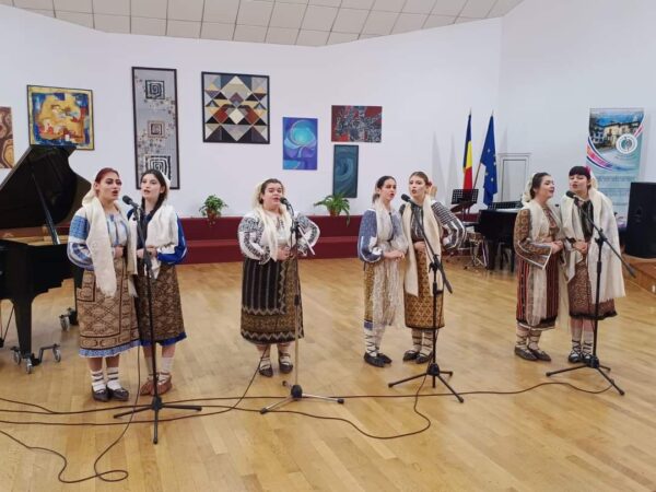  A avut loc un concert,  gândit să evidențieze pe de o parte specificul cultural național, iar pe de alta să identifice legături între cultura națională și cea internațională.
