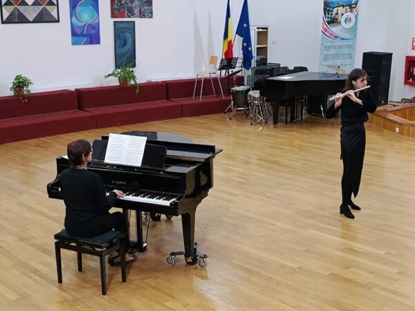  A avut loc un concert,  gândit să evidențieze pe de o parte specificul cultural național, iar pe de alta să identifice legături între cultura națională și cea internațională.