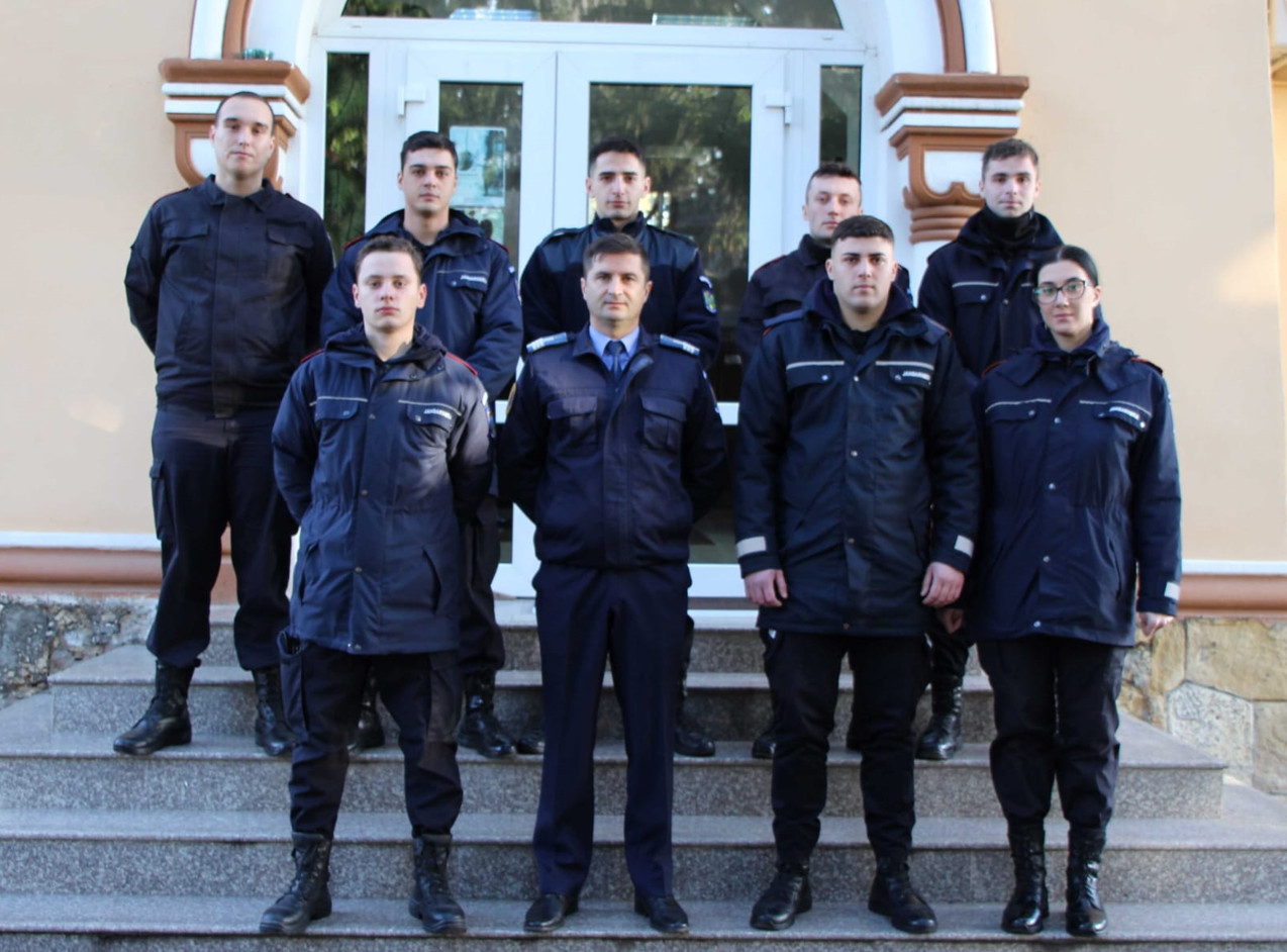 Opt elevi din cadrul Şcolii Militare de Subofiţeri Jandarmi „Grigore Alexandru Ghica” Drăgăşani se află, până pe 15 martie
