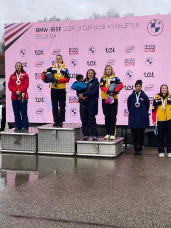 Locul doi la Cupa Mondială și argintul la Campionatele Europene la monobob i-au revenit sportivei tricolore Andreea Grecu (la doar 0,27 secunde de aur), care era încă în frunte după prima cursă. 