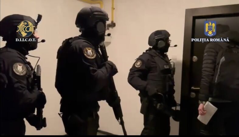 Polițiștii din cadrul Poliției Municipiului Târgoviște – Biroul Investigații Criminale, sprijiniți de luptători de la Serviciul pentru Acțiuni Speciale