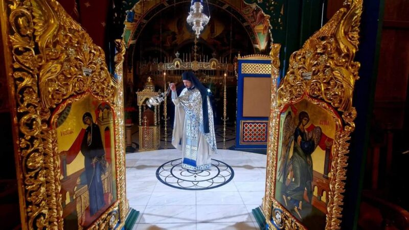 În calendarul ortodox, pe 6 februarie, sunt trecuți sfinții Varsanufie cel Mare, Ioan Profetul, Vucol, Fotie și Sfântul Iulian din Emesa.