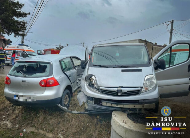 Accident grav pe DN 72 Târgoviște-Ploiești, cinci victime au ajuns la spital În cursul după-amiazii de duminică, polițiștii din cadrul Serviciului Rutier au fost sesizați cu privire la producerea unui accident rutier soldat cu victime în localitatea Răzvad.