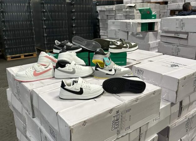 Mare atenție, ce încălțăminte cumpărați. Inspectorii vamali din cadrul Biroului Vamal de Frontieră Constanța Sud au reținut aproximativ 12.000